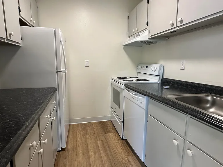 University Park Apartments near Cornell University — Photo 330