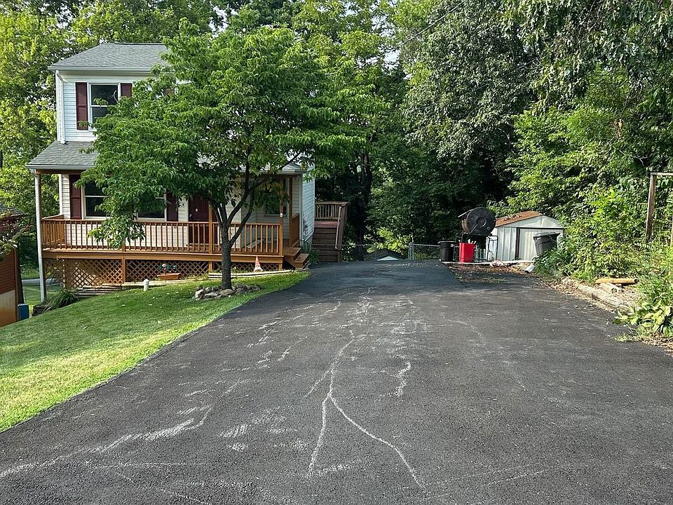 2nd image of 34 E 19th St
