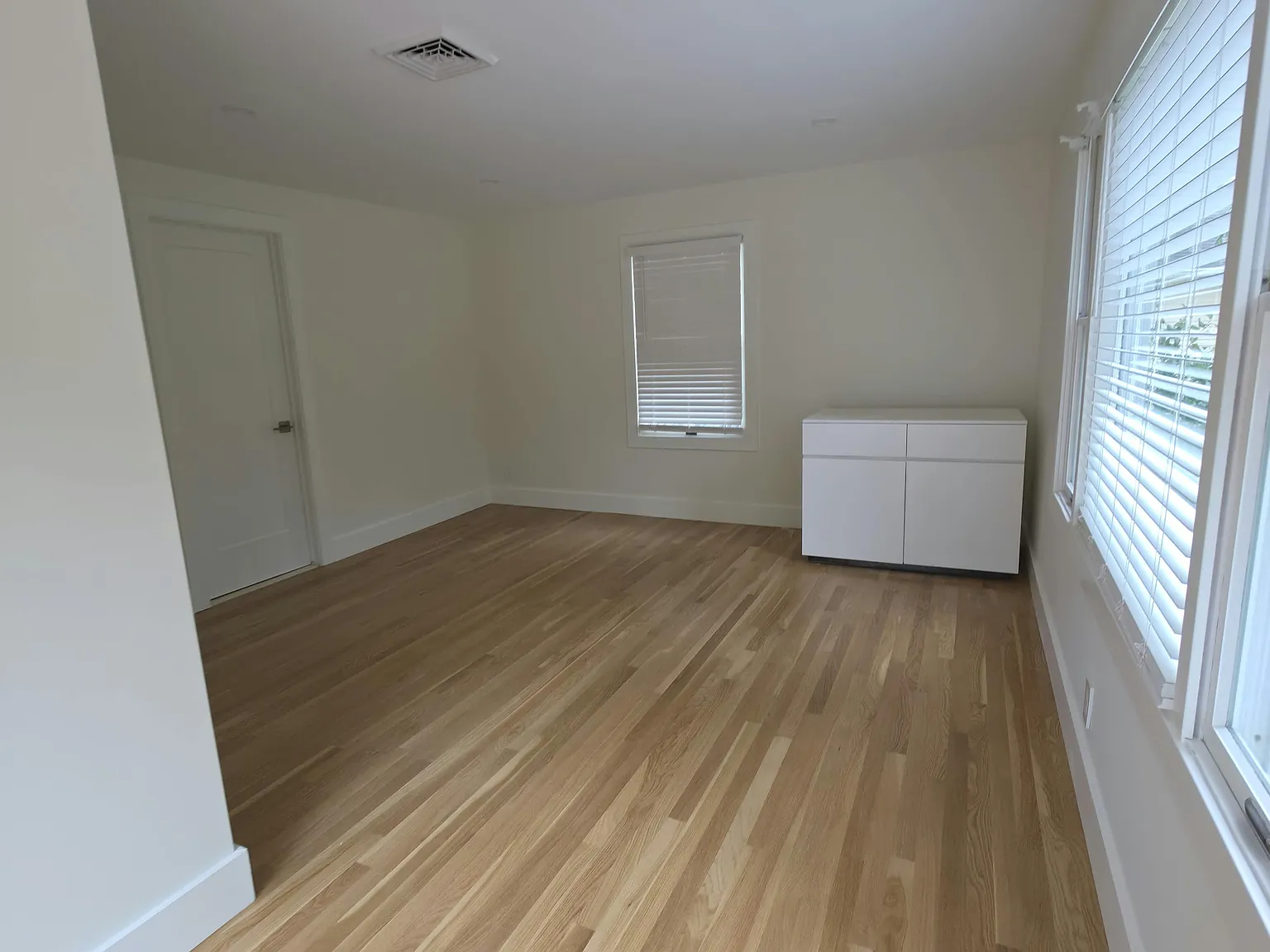 1 bed, $1,300 — Photo 3