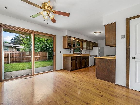 5th image of 9617 Zinnia Dr