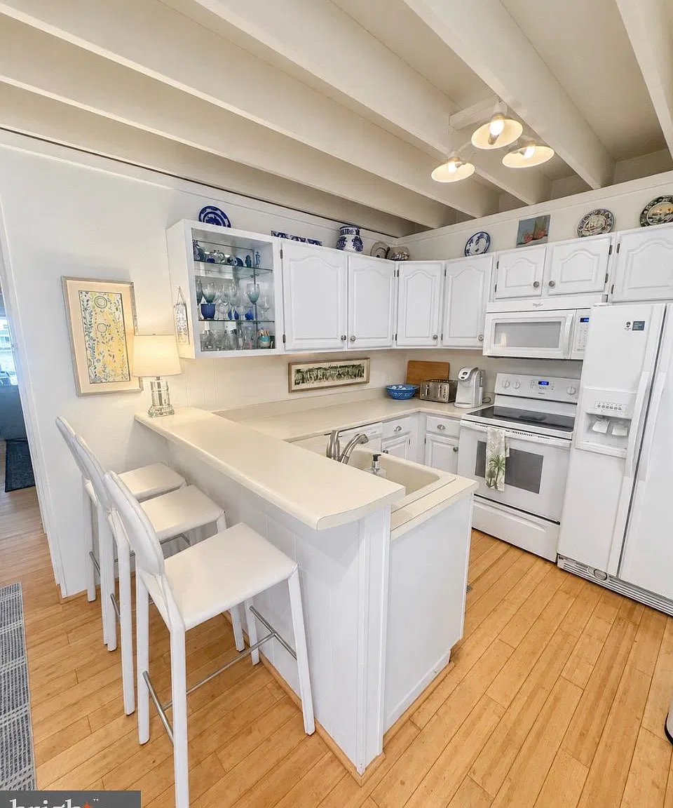 3 bed, 1.5 bath, 1400 sqft, $1,950 — Photo 2