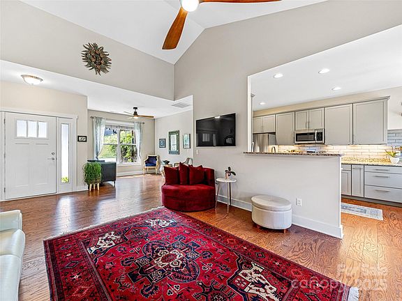 5th image of 315 Wild Ginger Ct
