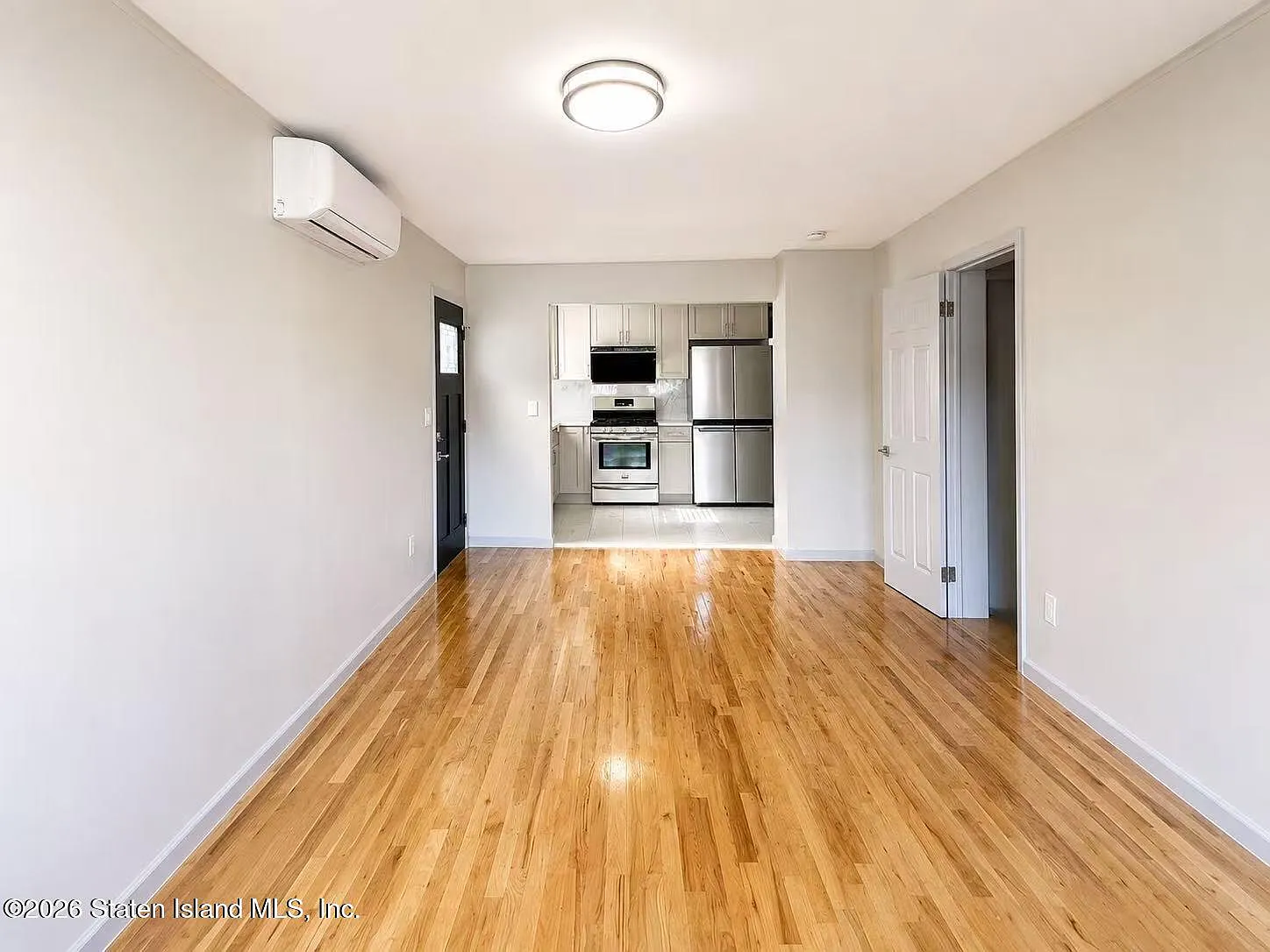3 bed, 1.0 bath, 2652 sqft, $3,800 — Photo 4