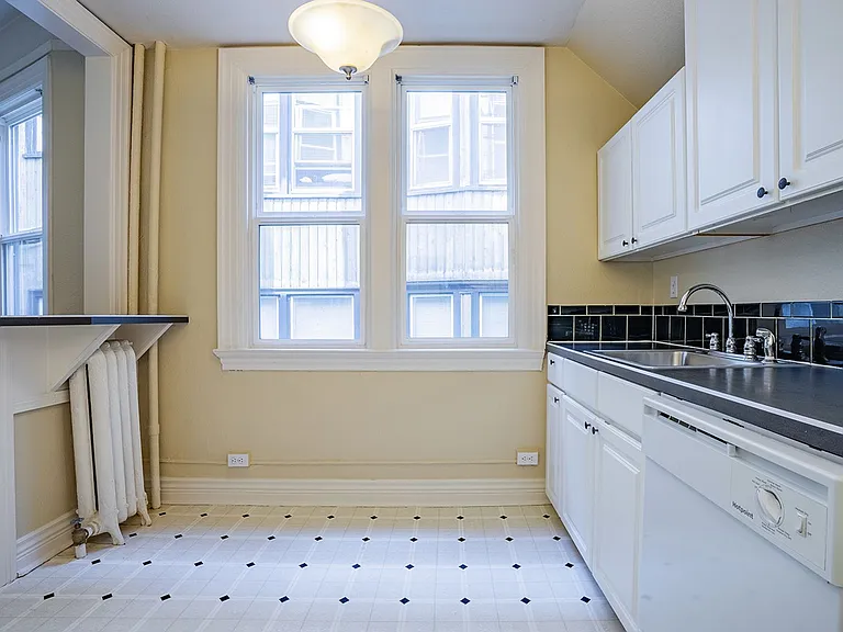 Alexander Apartments — Photo 10