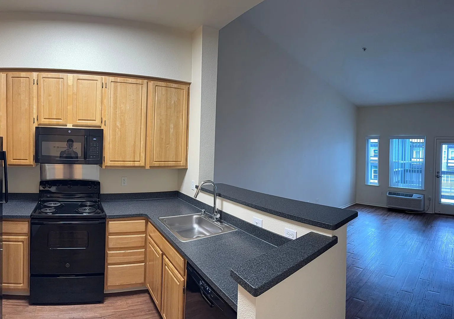 Lenzen Square Apartments — Photo 3
