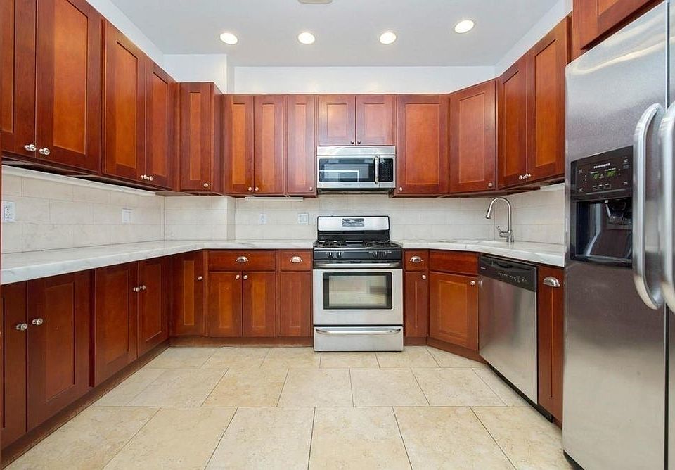 1st image of 6 E 65th St APT 1C