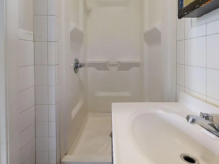 60-62 Chelsea St #2 — Photo 4
