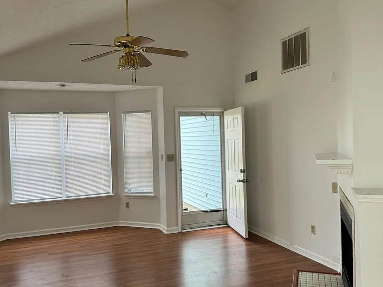348 Bradford Colony Dr — Photo 6