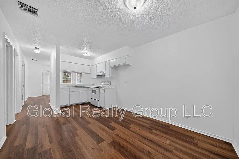 2 bed, 1.0 bath, 650 sqft, $595 — Photo 4