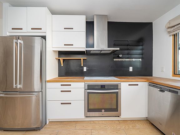 4th image of 144 Dekalb Ave