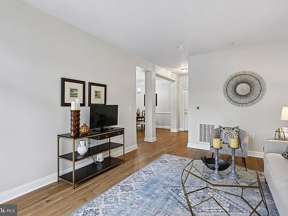 4th image of 501 King Farm Blvd APT 206