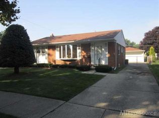 29313 Roan Dr, Warren, MI