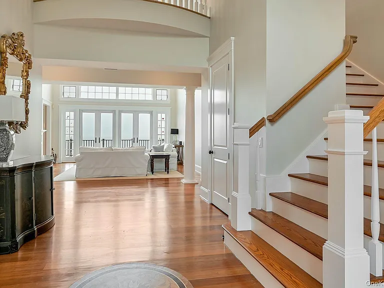 580 Lloyds Ln — Photo 6