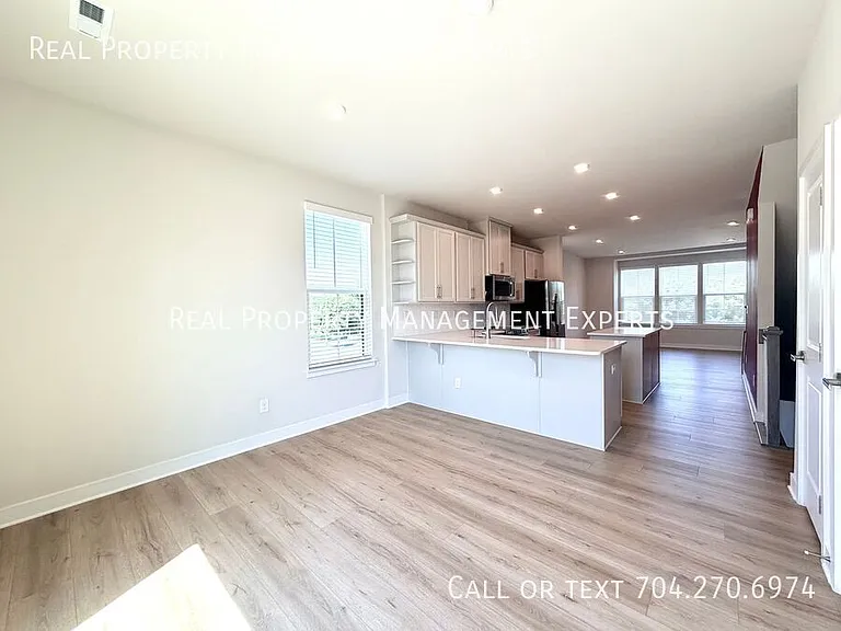 2841 Statesville Ave — Photo 7