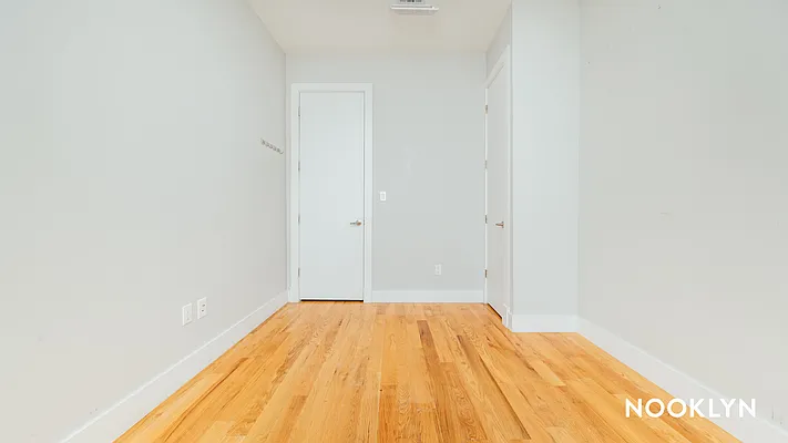Rented by Nooklyn NYC LLC | media 19