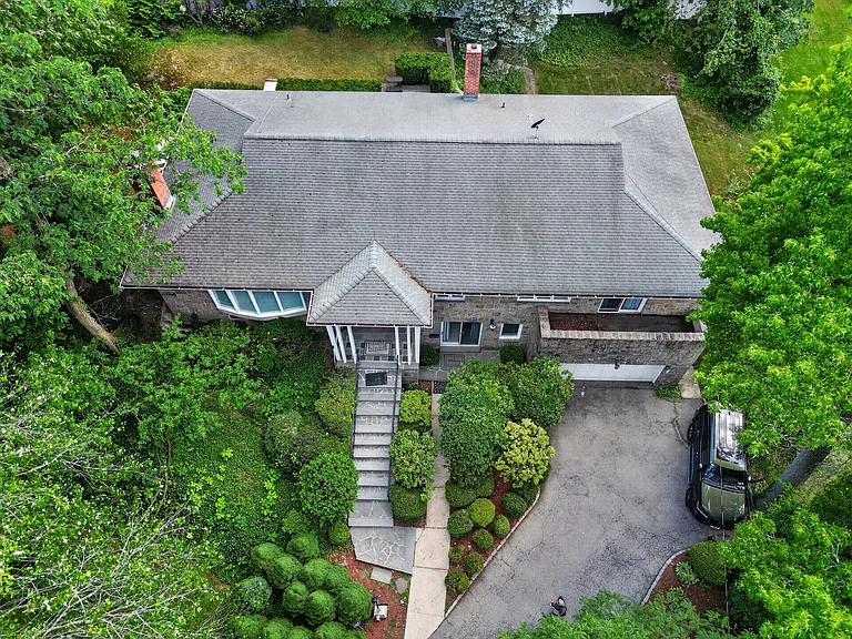 1341 Pelhamdale Ave — Photo 14
