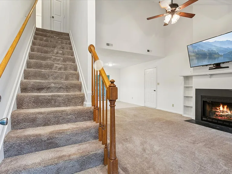 215 Old Bridge Ct — Photo 14