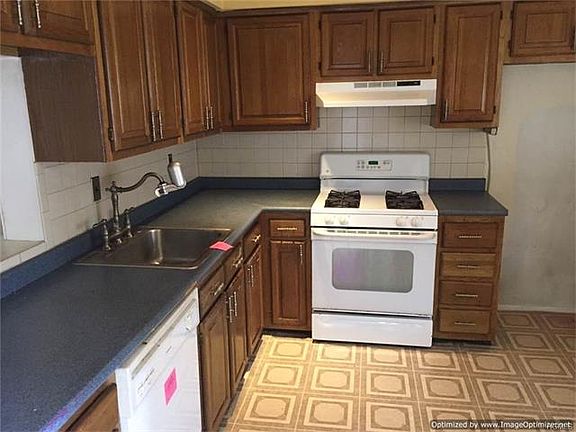 4th image of 43 Rockledge Dr
