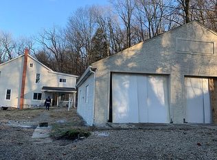 14 Lake Rd, Hamburg, PA 19526