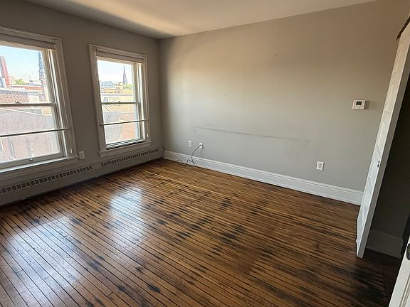 4th image of 32 Johnson Park #404
