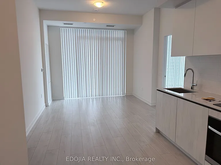 5858 Yonge St #10 — Photo 3