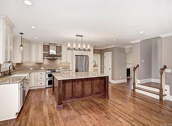 5th image of 207 Dellwood Ave