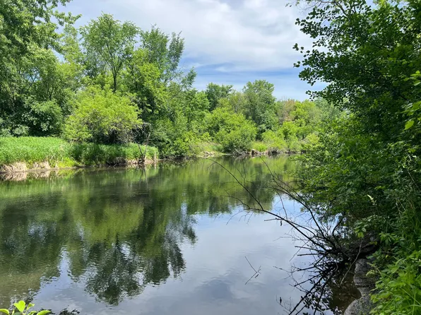1130 River Dr, River Falls, WI 54022