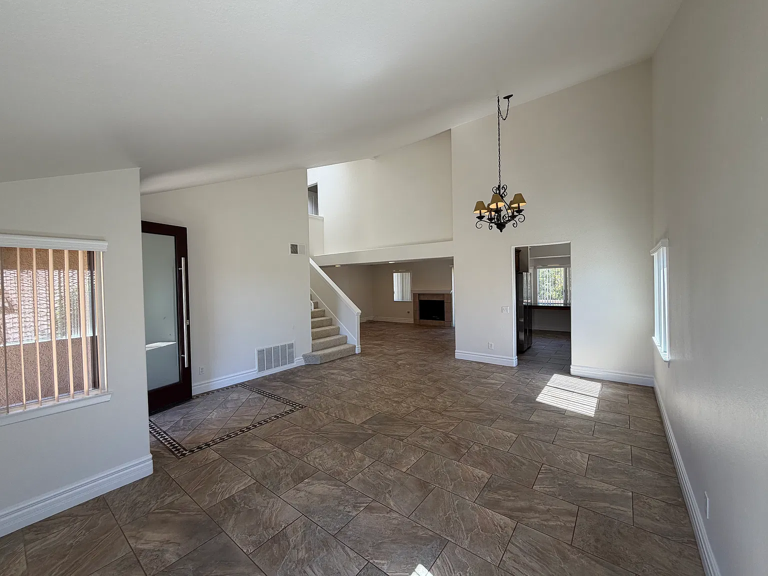 4 bed, 2005 sqft, $4,800 — Photo 3