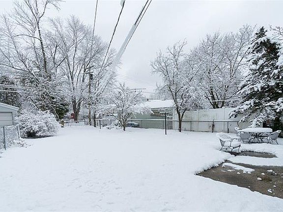 5th image of 1514 Saunders Cres