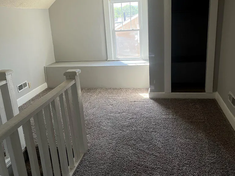 806 E Laurel St — Photo 15