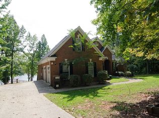 2109 Salem Dr, Lake Wylie, SC 29710