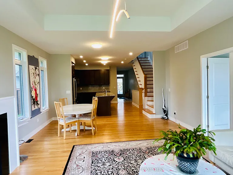 70 Stanhope Ct — Photo 10
