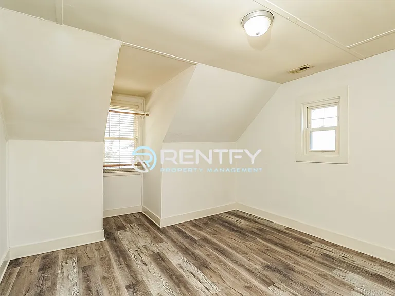 303 E Ingle St #B — Photo 6