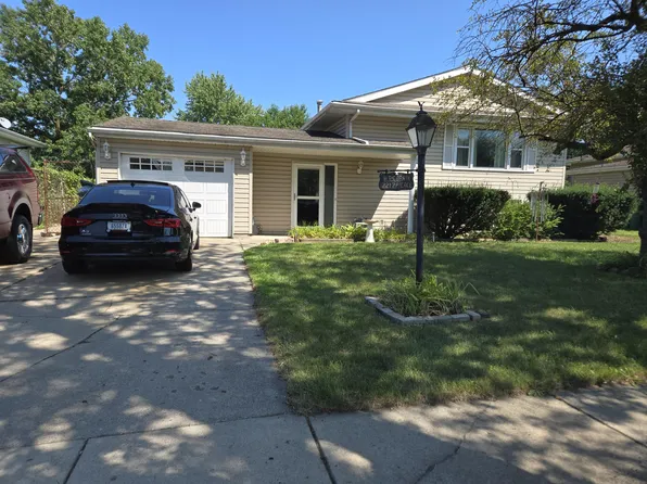 7217 Pierce St, Merrillville, IN 46410