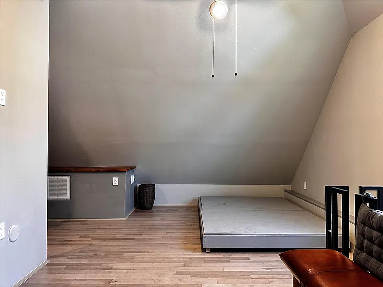 914 E 39th St #2 — Photo 18
