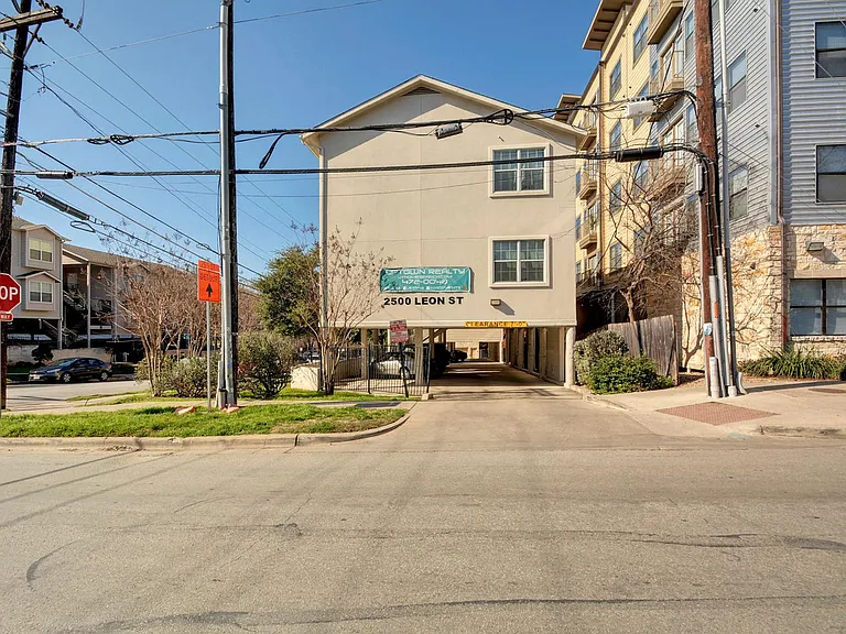2500 Leon St — Photo 25