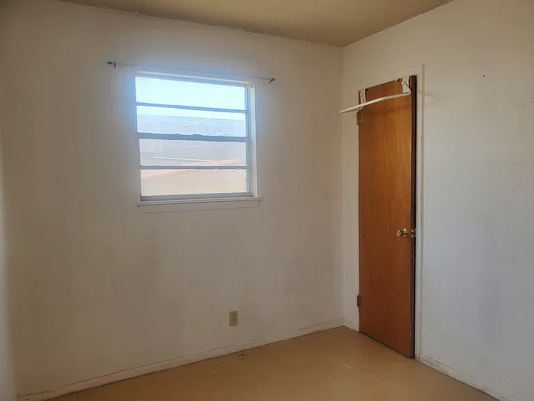 812 Miami Ave — Photo 12