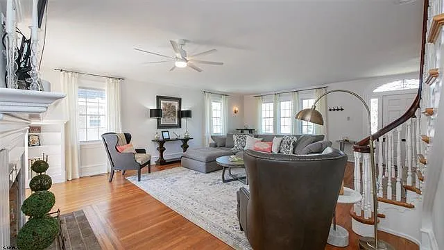 6104 Ventnor Ave — Photo 5