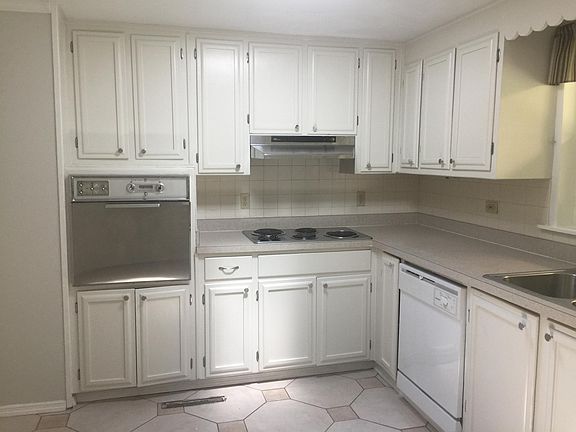 4th image of 2646 Edgewater Ave