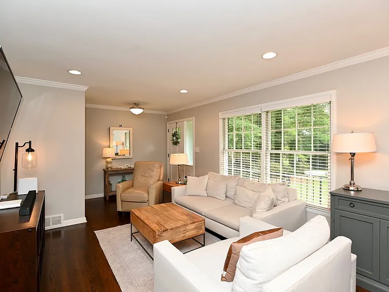 2260 Pinecliff Dr NE — Photo 3