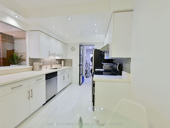 4th image of 175 Bamburgh Cir #1502