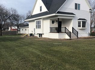 19 3rd St SW, Fairfax, MN 55332