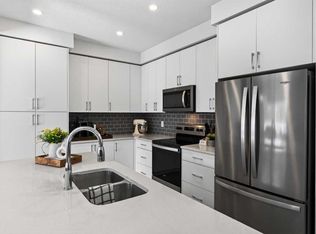 48 W Willow Grn SW, Airdrie, AB T4B5M3