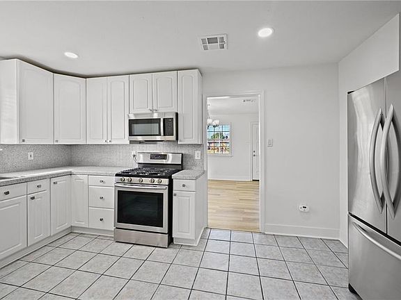 4th image of 2450 Roosevelt Blvd