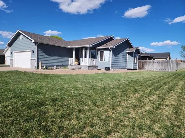 2800 Country Acres Ct, Dodge City, KS 67801