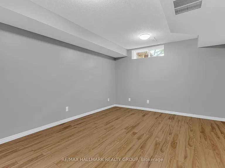146 College Cir — Photo 32