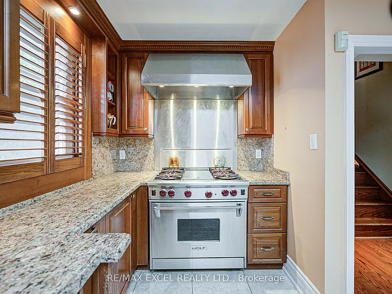 108 Babcombe Dr — Photo 34