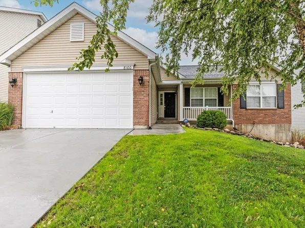 8100 Pinetop Dr, Saint Louis, MO 63129