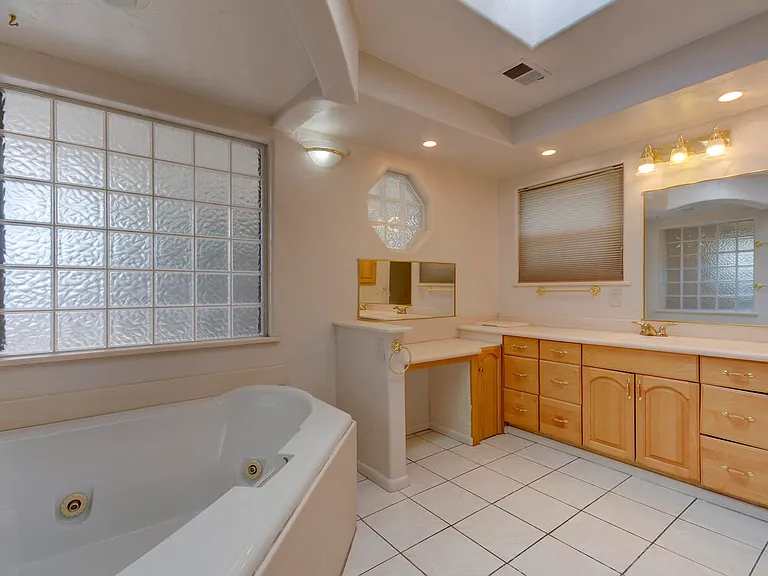 4631 Sherwood St NE — Photo 24