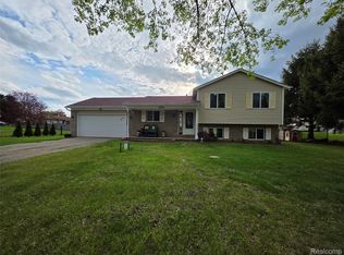 3435 Rockledge Ln, Lapeer, MI 48446